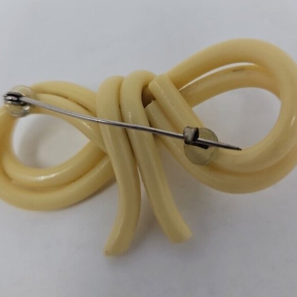 Antique 1920s Extruded Ivory Cream Celluloid Bow Shape Pin Brooch Flapper Girl - Picture 6 of 6